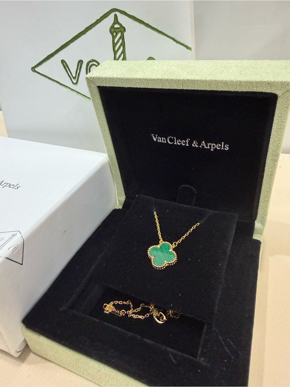 Van Cleef & Arpels Green Alhambra Necklace - Gold Chain